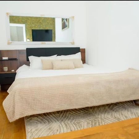 Bistro Centru Vechi Craiova Hotel Екстериор снимка